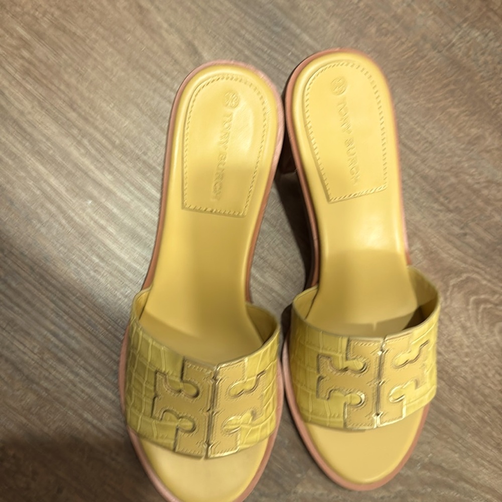 Tory Burch 
Ines 55MM slide- croc 
Leather - size US 8